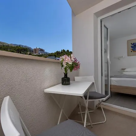 Apartman No 18 *